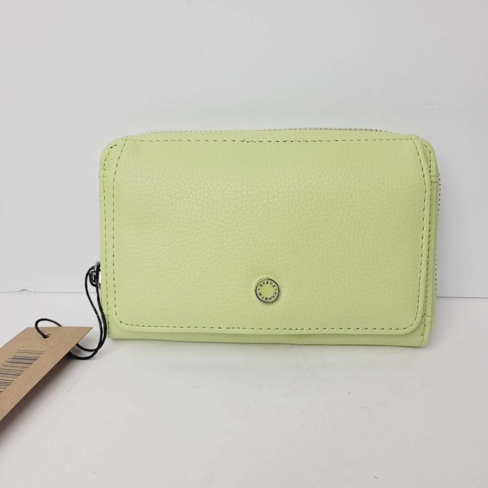 Brand New Steve Madden Core Zip Around Wallet Green